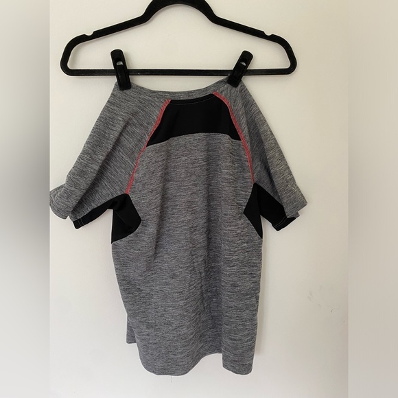 Kids grey athletic long sleeve - Picture 2 of 2